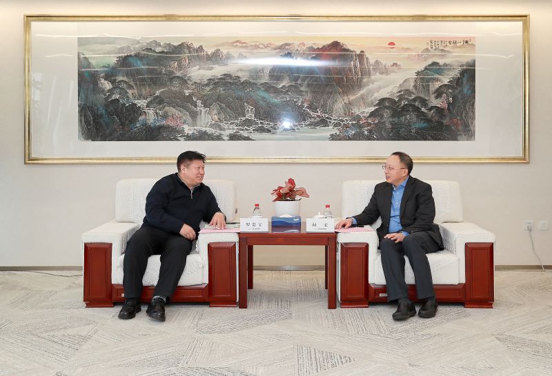 向宏会见新疆生产建设兵团第十二师党委常委,副师长罗贵宝_中国诚通
